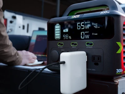 Using a power station to power a laptop