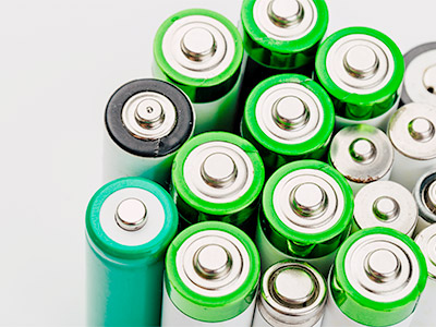 Batteries facing toward the screen