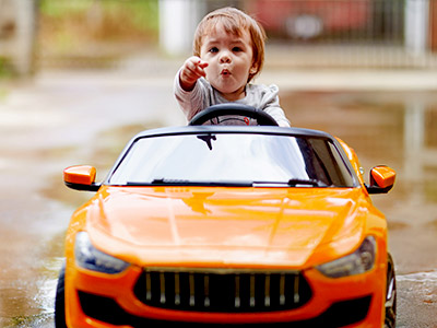 Kid pointing while in a riding toy